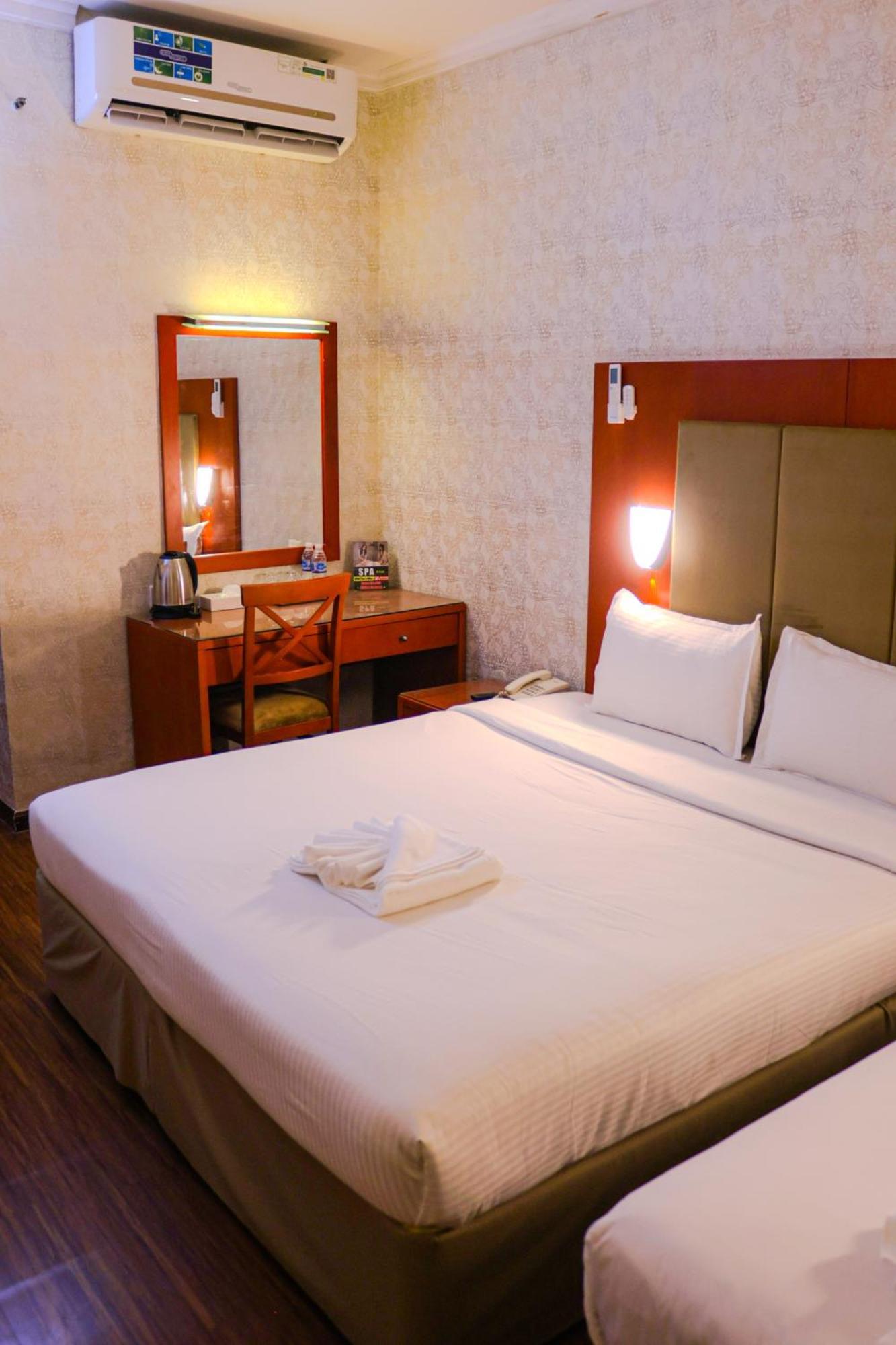 Boonmax Hotel Дубай Екстериор снимка