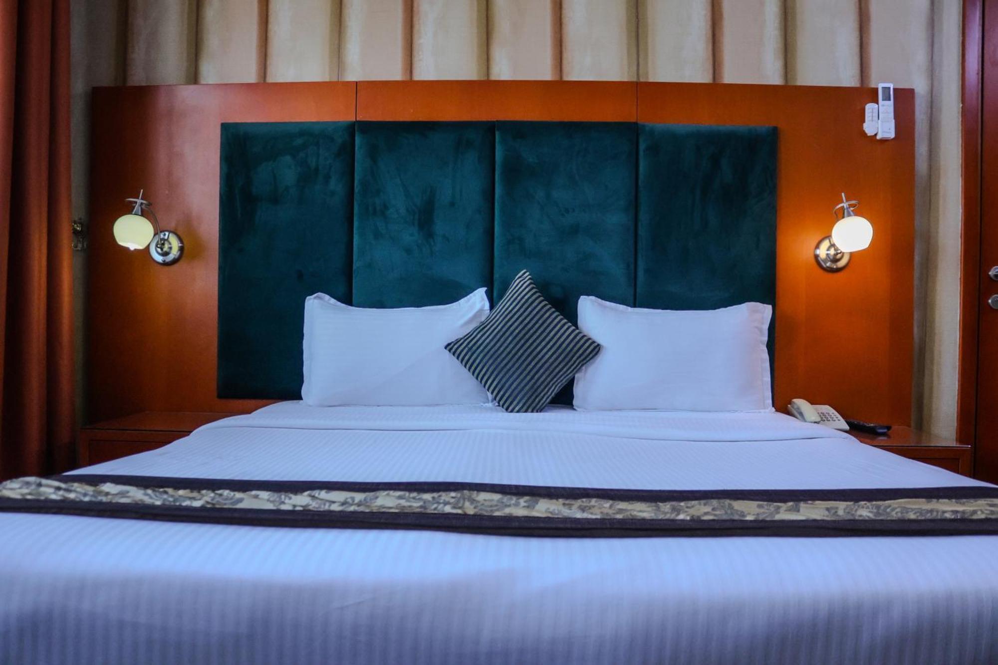 Boonmax Hotel Дубай Екстериор снимка