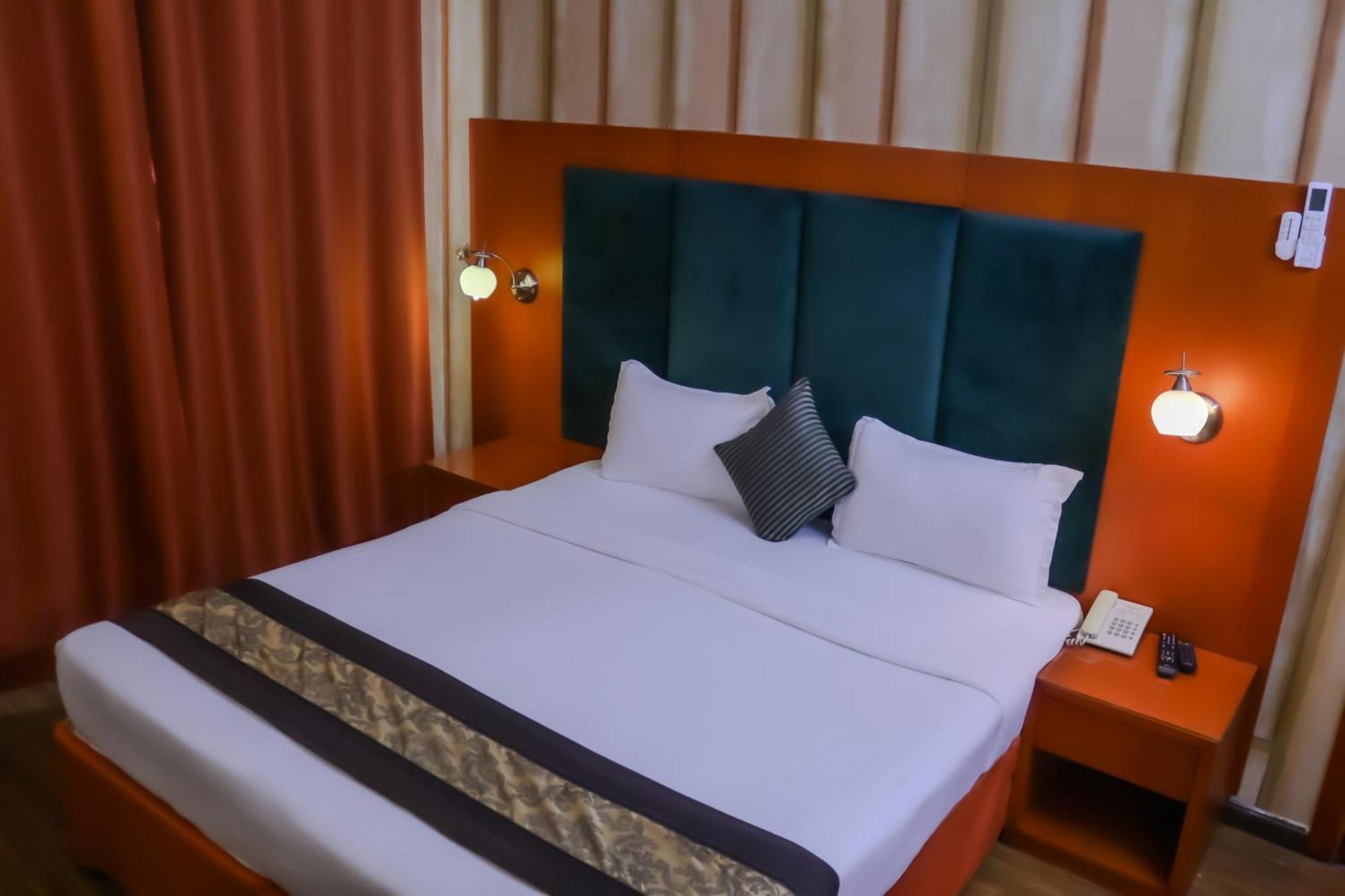 Boonmax Hotel Дубай Екстериор снимка