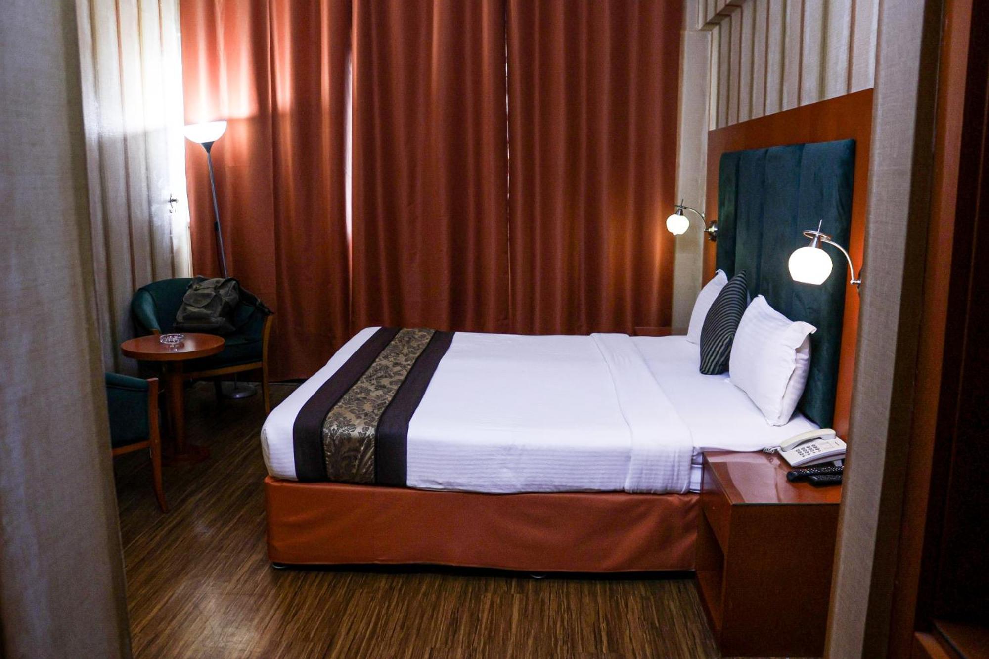 Boonmax Hotel Дубай Екстериор снимка