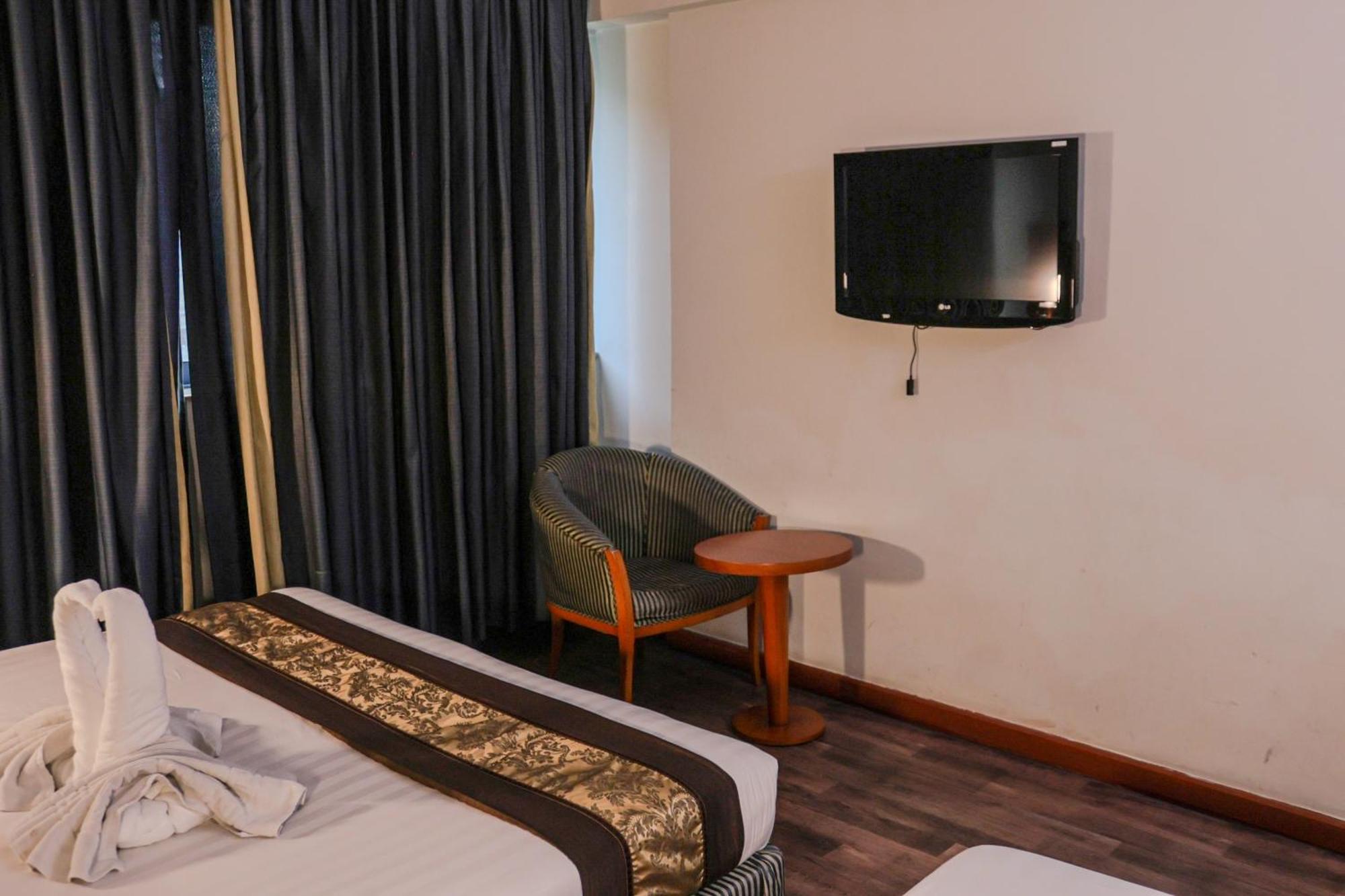 Boonmax Hotel Дубай Екстериор снимка