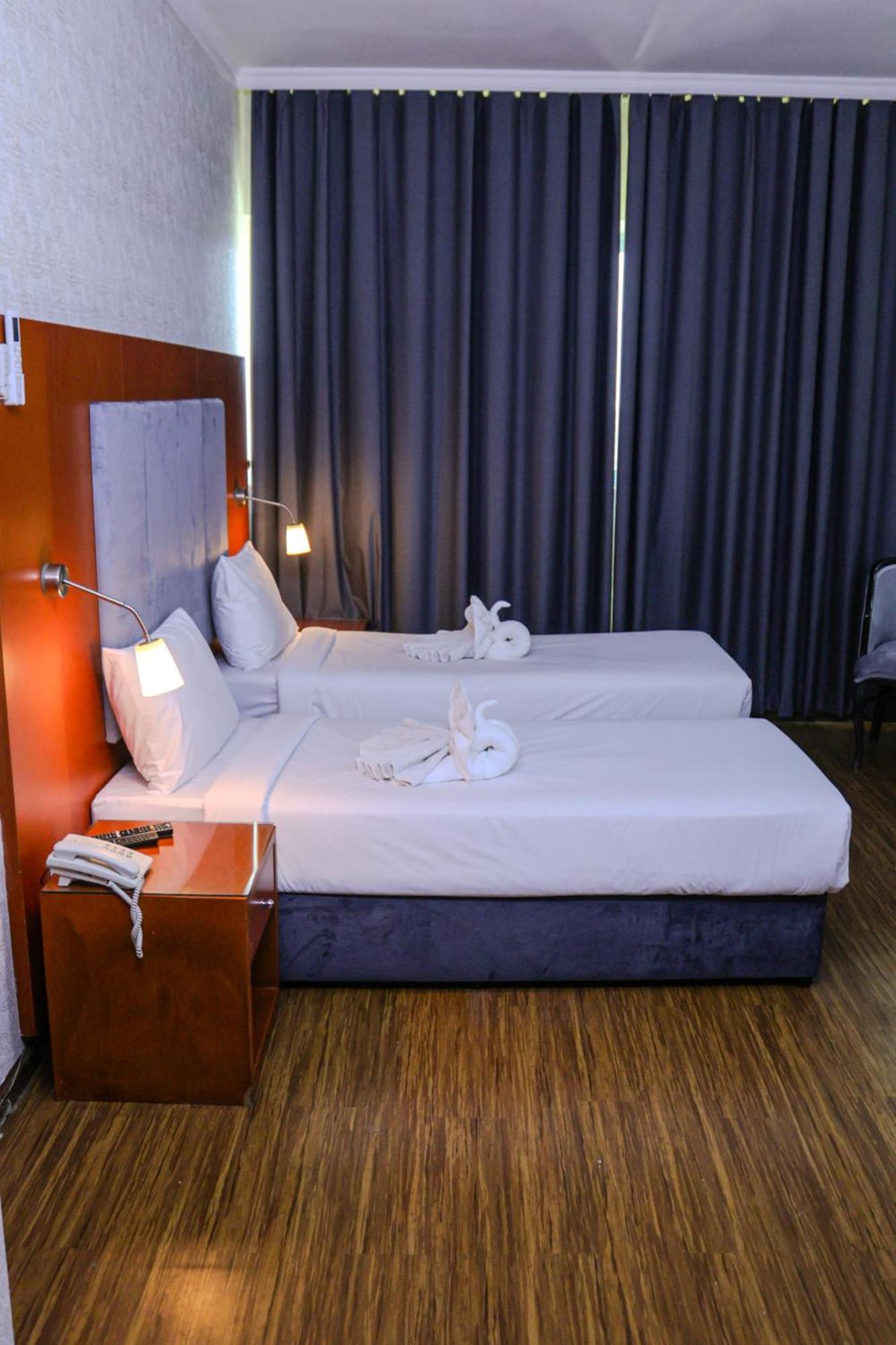 Boonmax Hotel Дубай Екстериор снимка