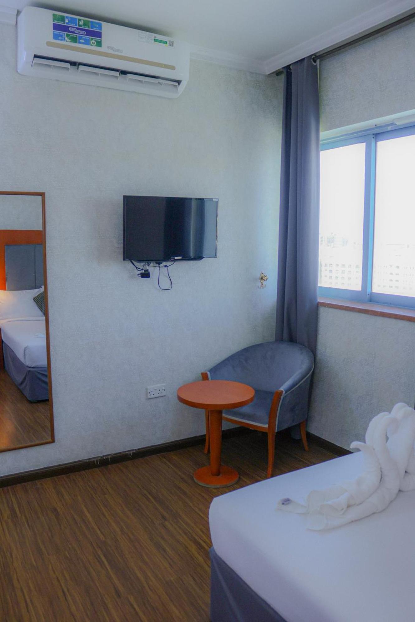 Boonmax Hotel Дубай Екстериор снимка