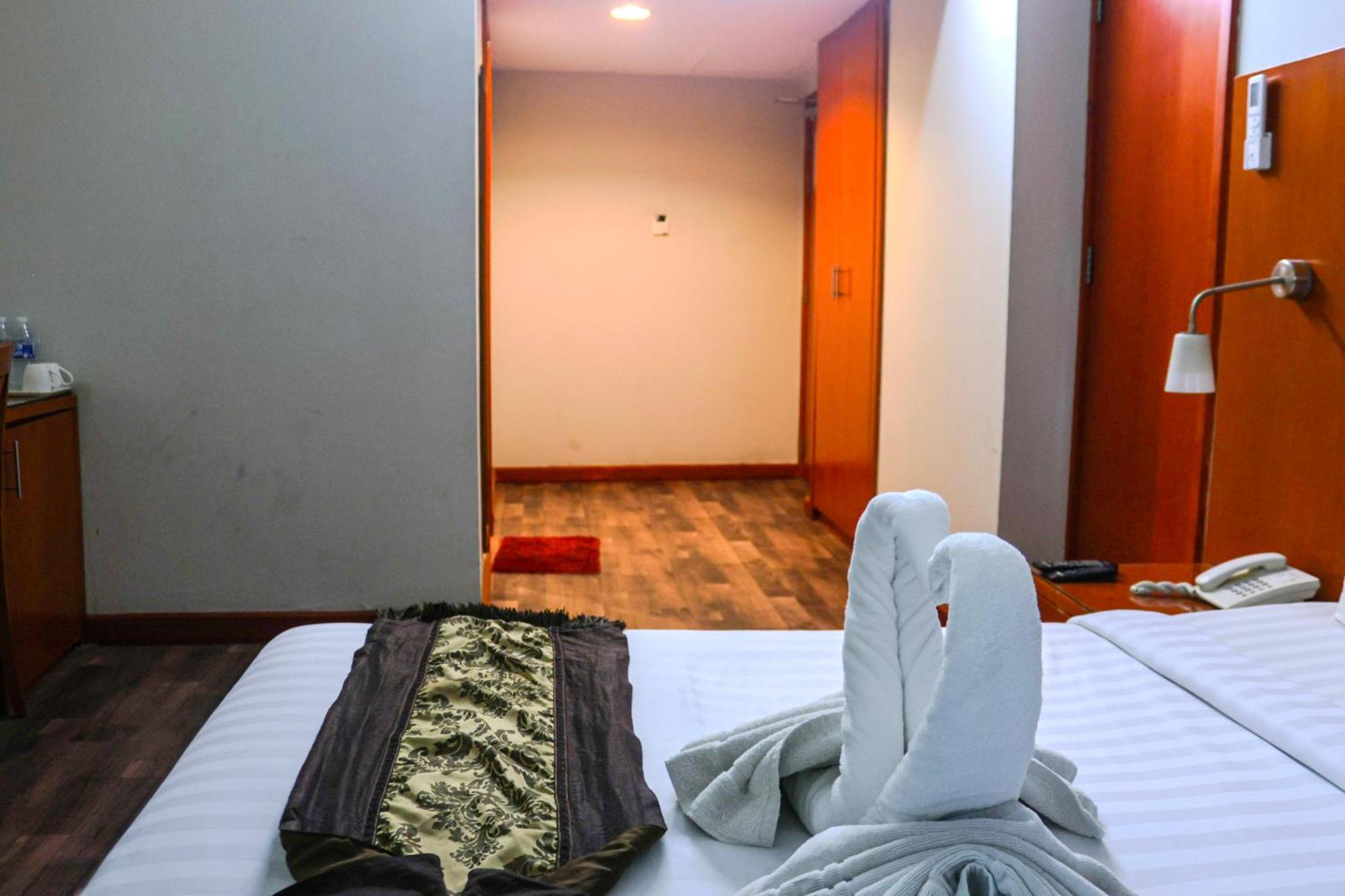 Boonmax Hotel Дубай Екстериор снимка