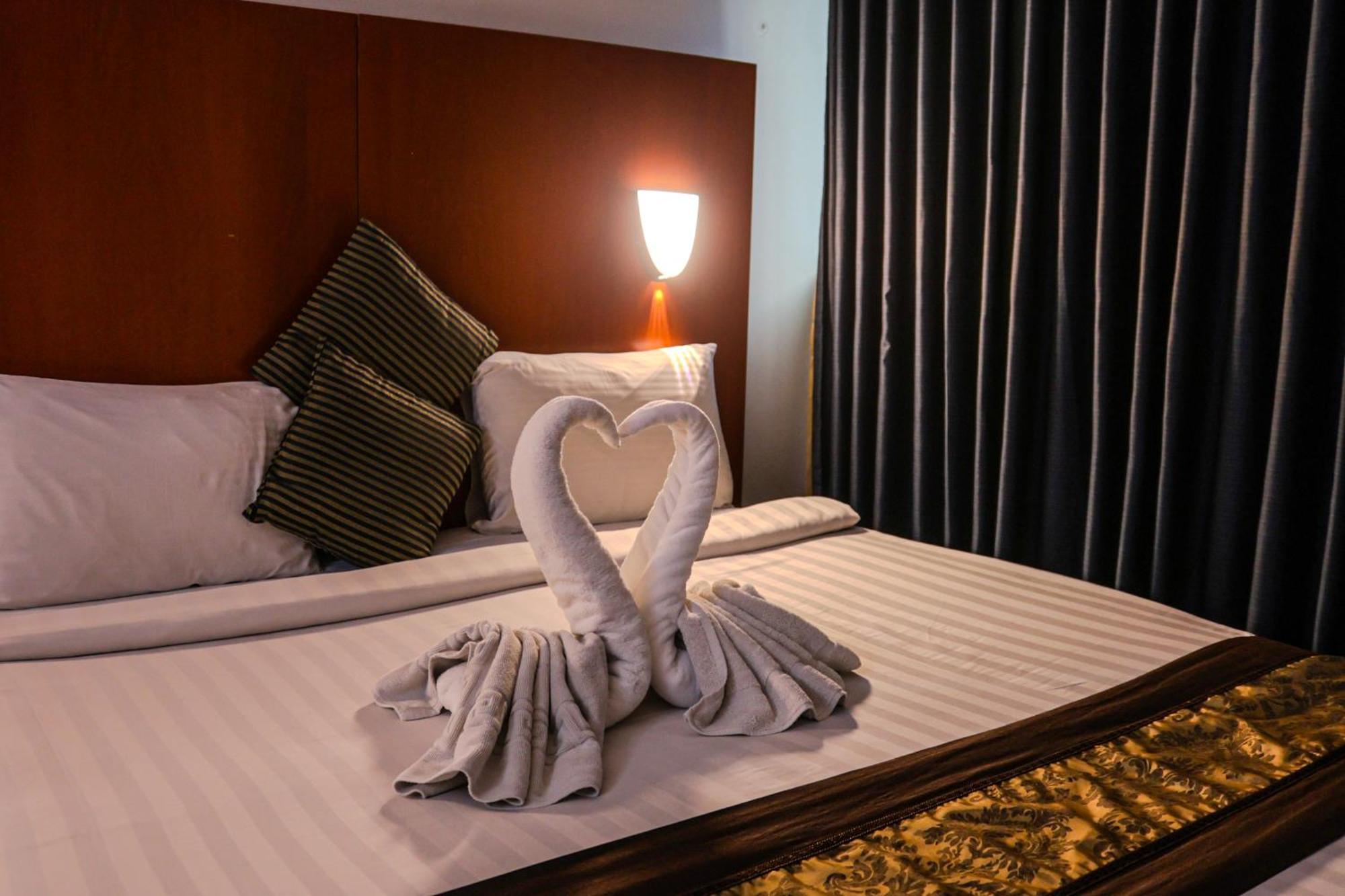 Boonmax Hotel Дубай Екстериор снимка
